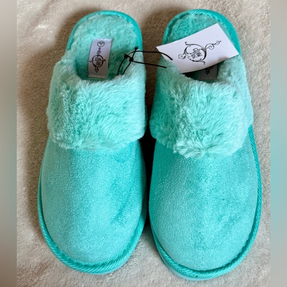 NWT Sole Mates Ladies’ Faux Suede Scuff Slippers - Picture 1 of 5